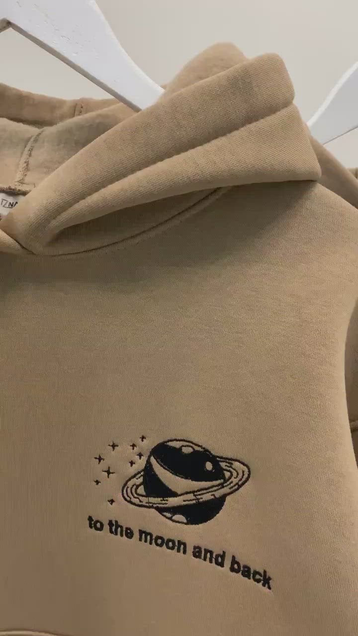 to the moon and back egyedi himzes paros pulcsi szerelem egyedi himzesek himzoshop